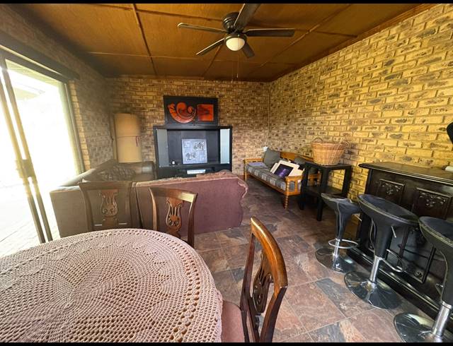3 BEDROOM HOUSE FOR SALE IN MINNEBRON